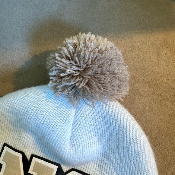 Adult size Grumpy Cat toque - never worn! - Picture 5 of 5